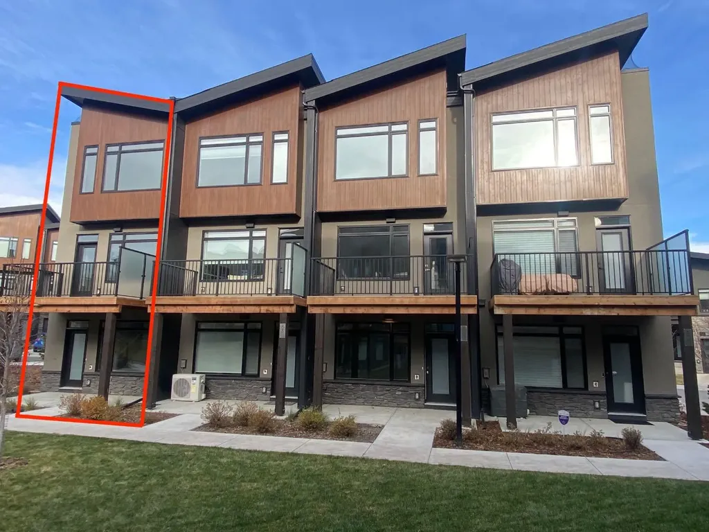 81 Royal Elm Green NW Calgary AB T3G 0G8