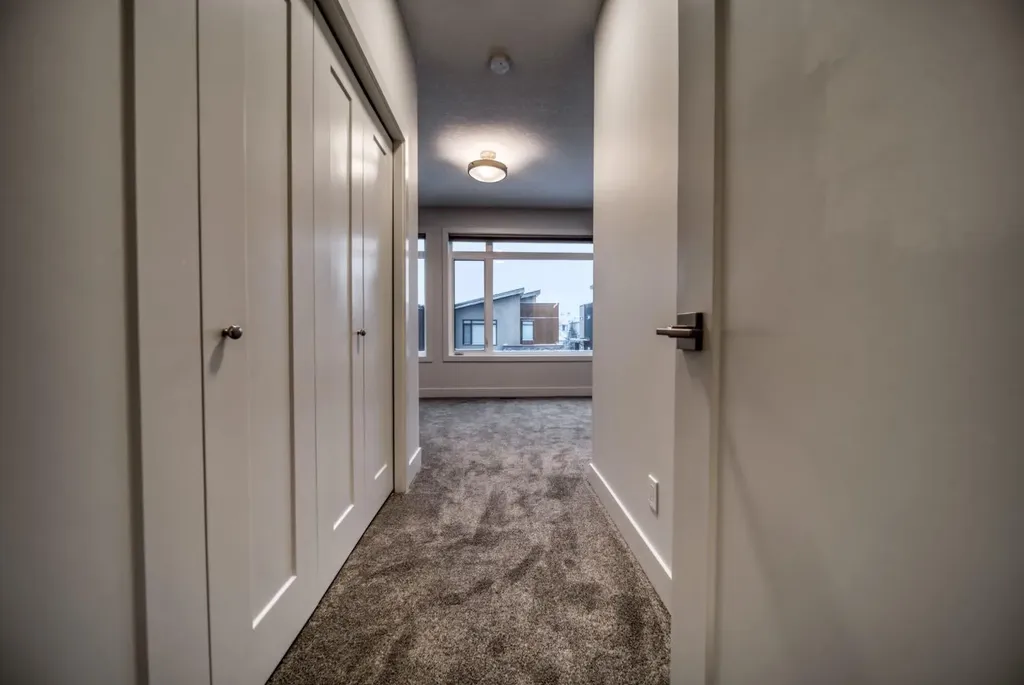 81 Royal Elm Green NW Calgary AB T3G 0G8