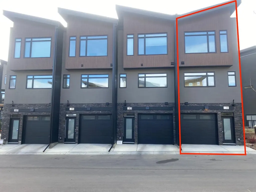 81 Royal Elm Green NW Calgary AB T3G 0G8