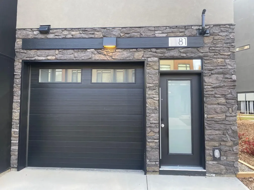 81 Royal Elm Green NW Calgary AB T3G 0G8
