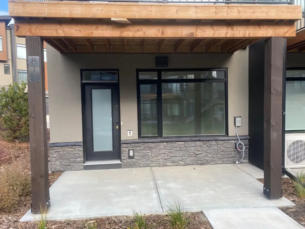 81 Royal Elm Green NW Calgary AB T3G 0G8