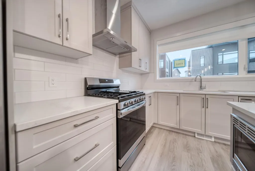 81 Royal Elm Green NW Calgary AB T3G 0G8