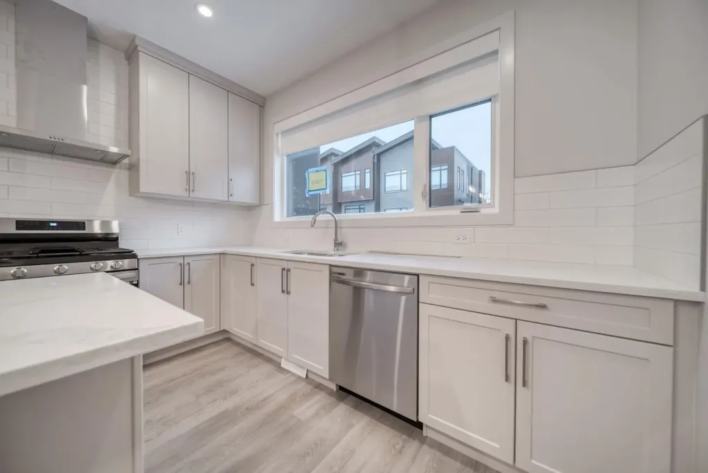 81 Royal Elm Green NW Calgary AB T3G 0G8