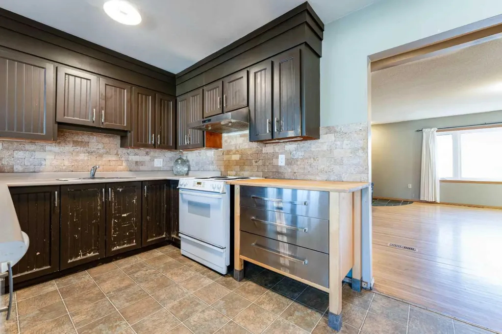 2018 Cottonwood Crescent SE Calgary AB T2B 1T1