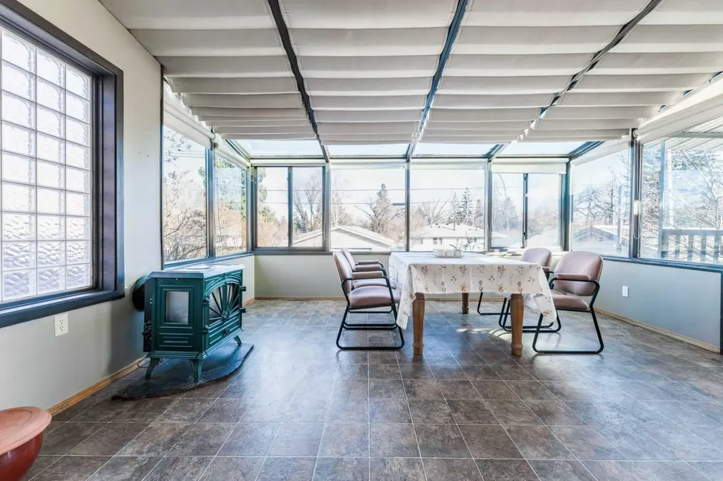 2018 Cottonwood Crescent SE Calgary AB T2B 1T1