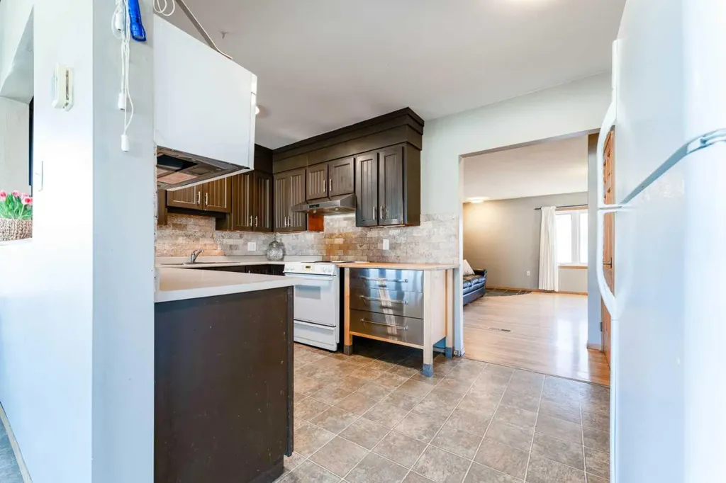 2018 Cottonwood Crescent SE Calgary AB T2B 1T1