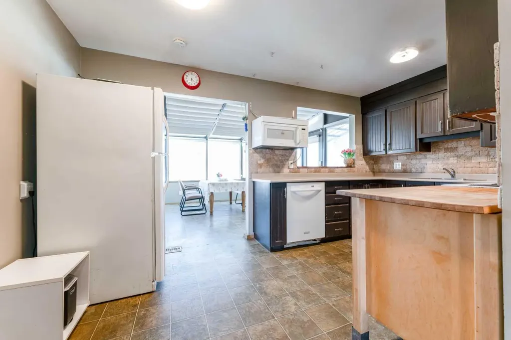 2018 Cottonwood Crescent SE Calgary AB T2B 1T1