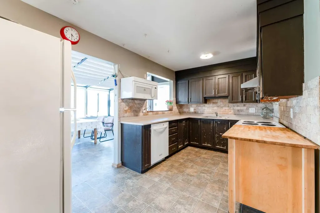 2018 Cottonwood Crescent SE Calgary AB T2B 1T1