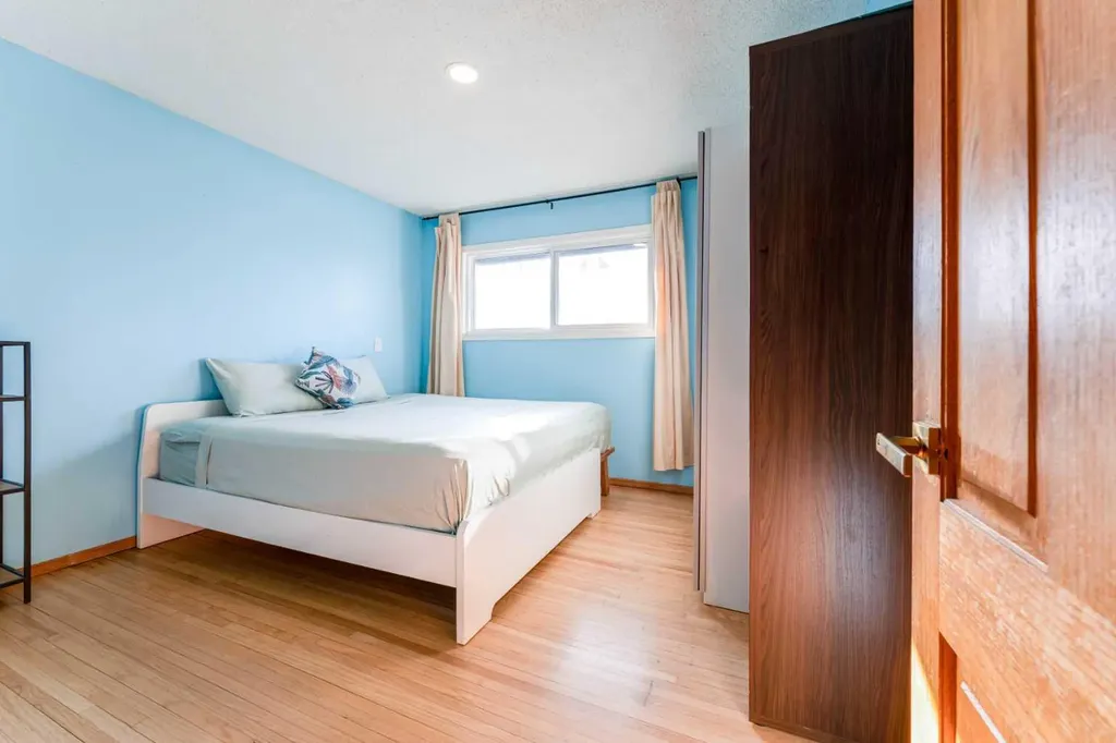 2018 Cottonwood Crescent SE Calgary AB T2B 1T1