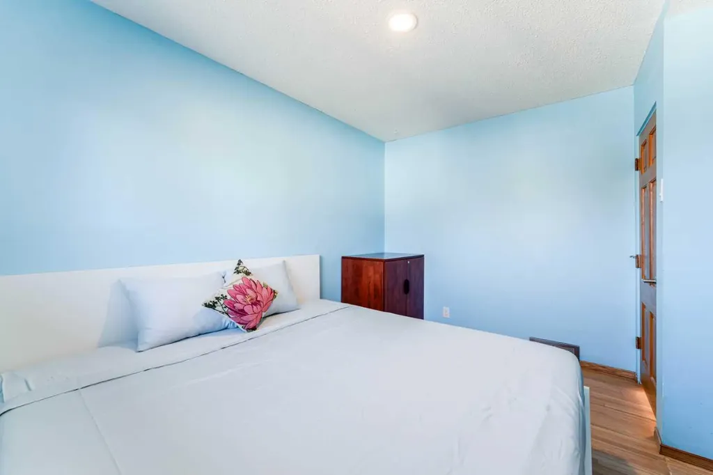 2018 Cottonwood Crescent SE Calgary AB T2B 1T1