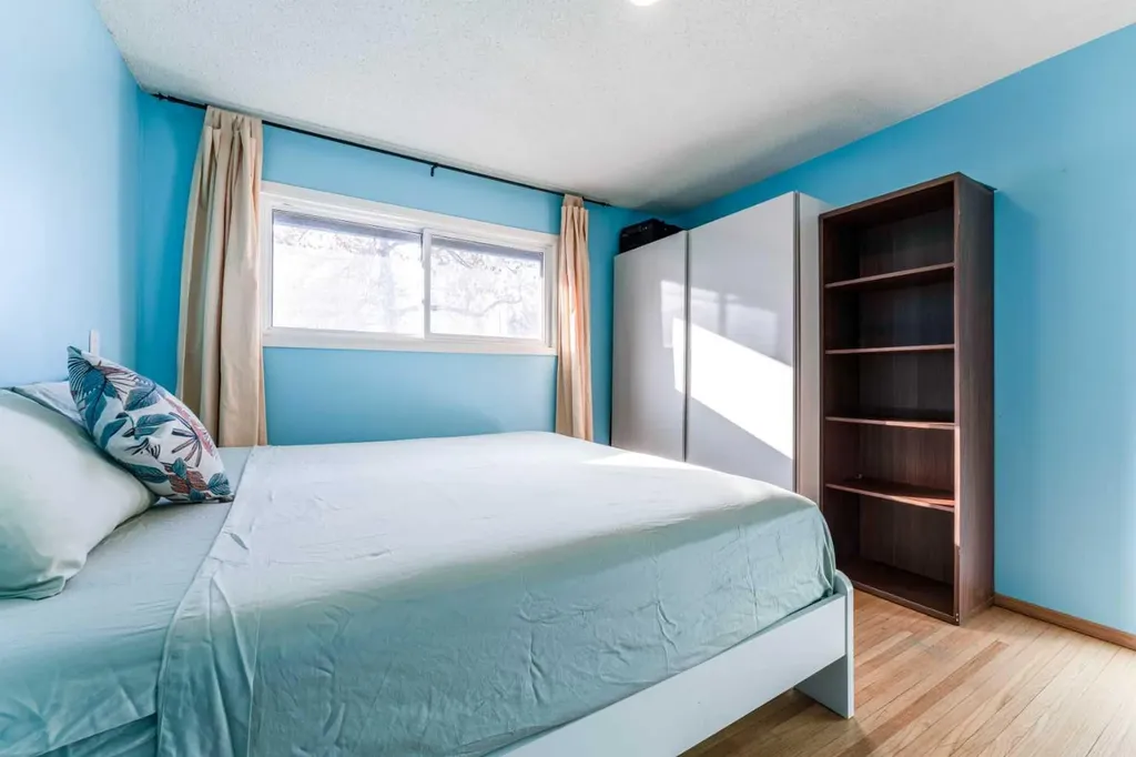 2018 Cottonwood Crescent SE Calgary AB T2B 1T1