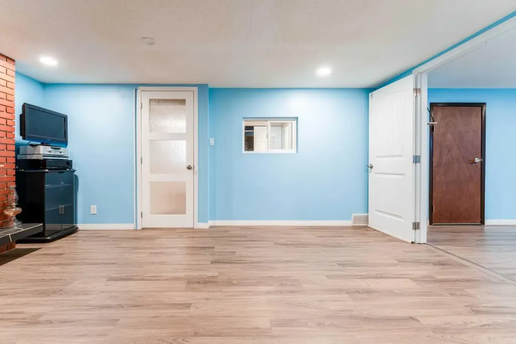 2018 Cottonwood Crescent SE Calgary AB T2B 1T1