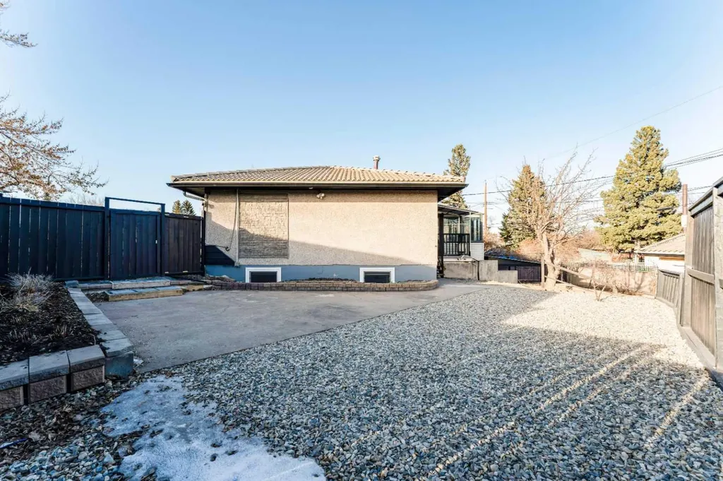 2018 Cottonwood Crescent SE Calgary AB T2B 1T1