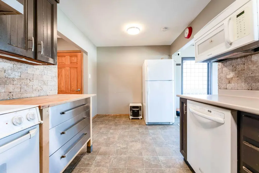2018 Cottonwood Crescent SE Calgary AB T2B 1T1