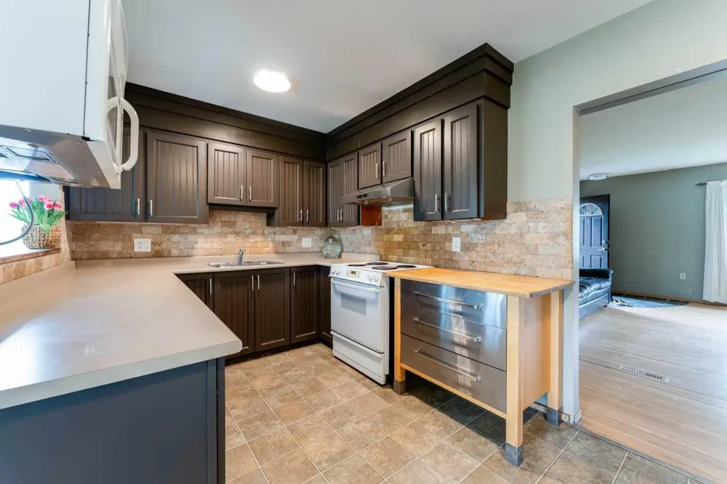 2018 Cottonwood Crescent SE Calgary AB T2B 1T1