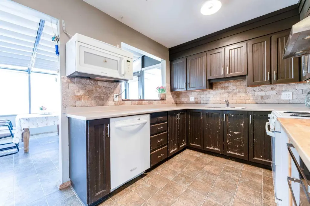 2018 Cottonwood Crescent SE Calgary AB T2B 1T1