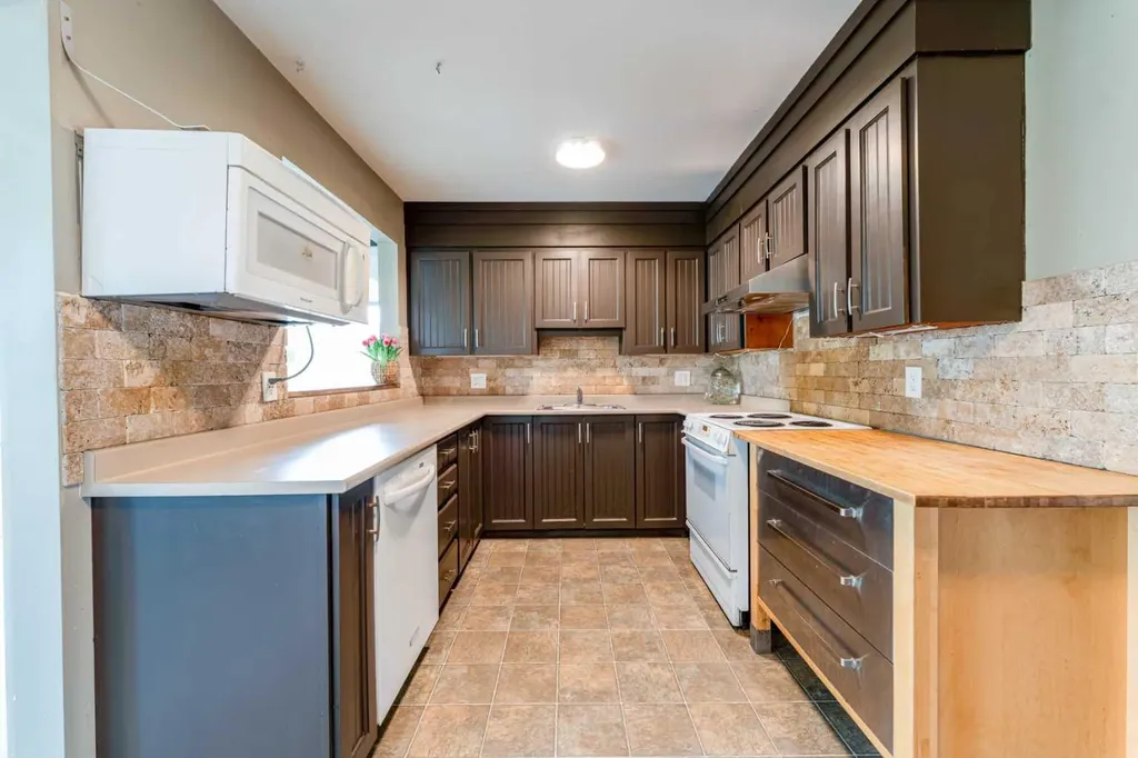 2018 Cottonwood Crescent SE Calgary AB T2B 1T1