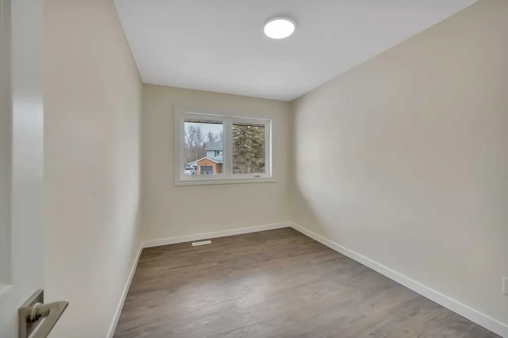 27 Gregson Crescent Red Deer AB T4P 2K3