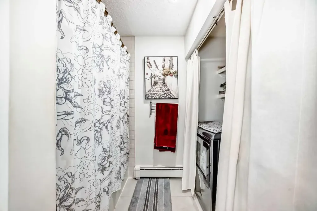 6400 Coach Hill Road SW Calgary AB T3H 1B8
