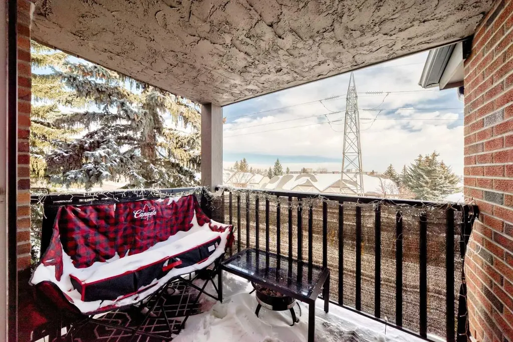 6400 Coach Hill Road SW Calgary AB T3H 1B8