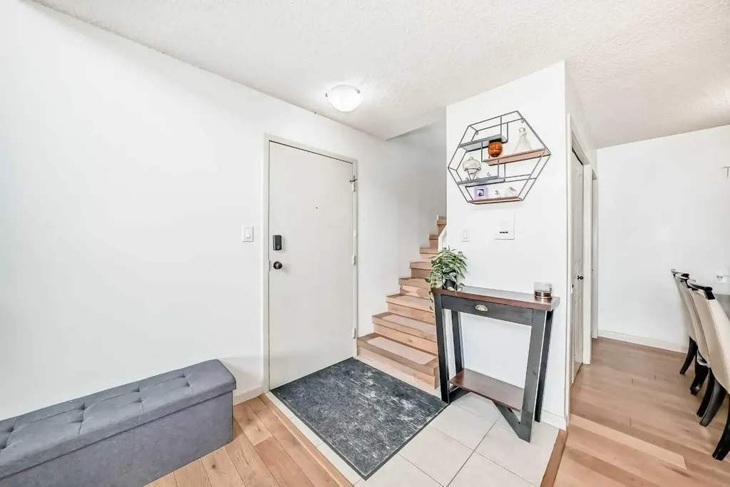 6400 Coach Hill Road SW Calgary AB T3H 1B8