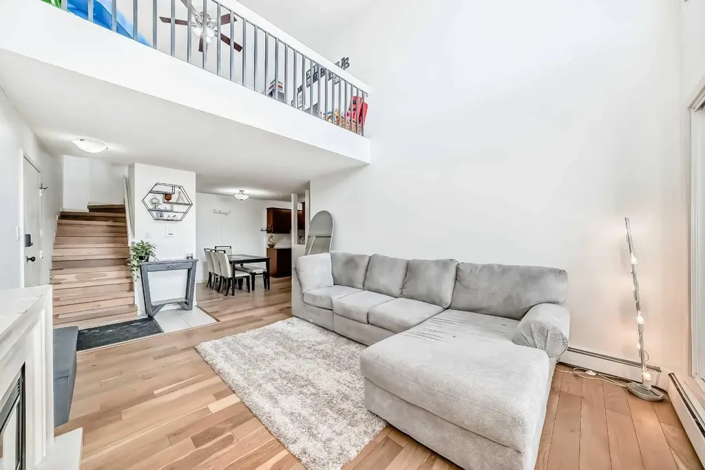 6400 Coach Hill Road SW Calgary AB T3H 1B8