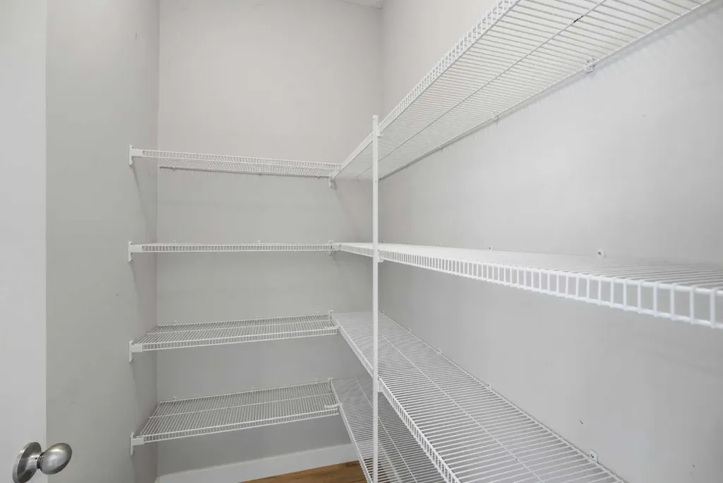 125 Edith Gate NW Calgary AB T3R 1Z2