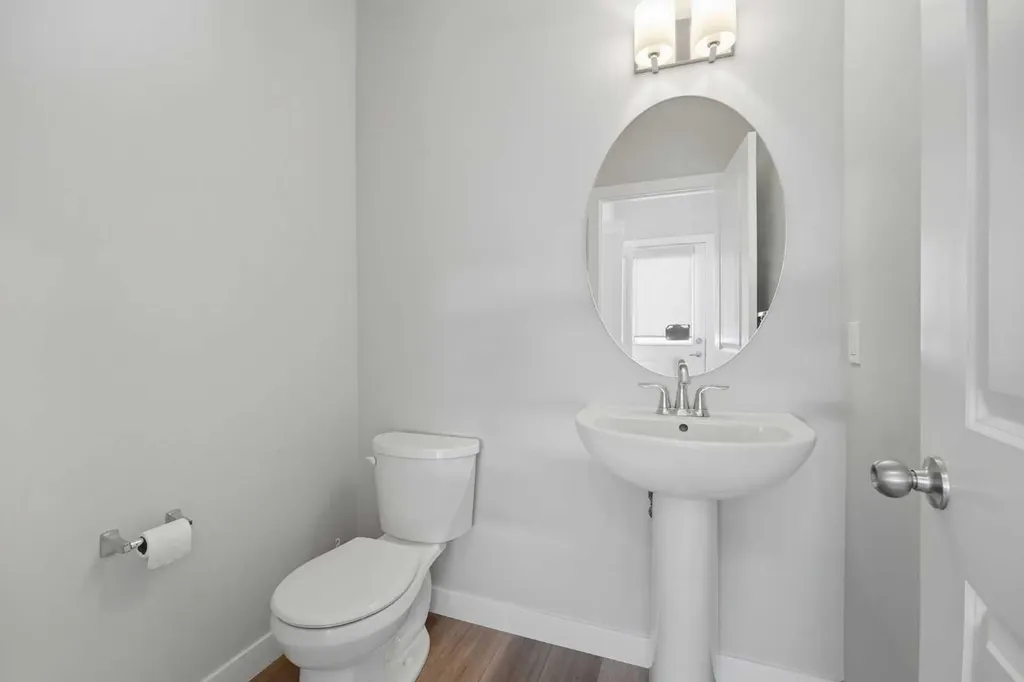 125 Edith Gate NW Calgary AB T3R 1Z2