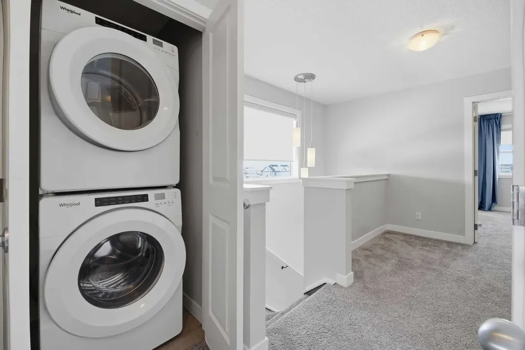 125 Edith Gate NW Calgary AB T3R 1Z2