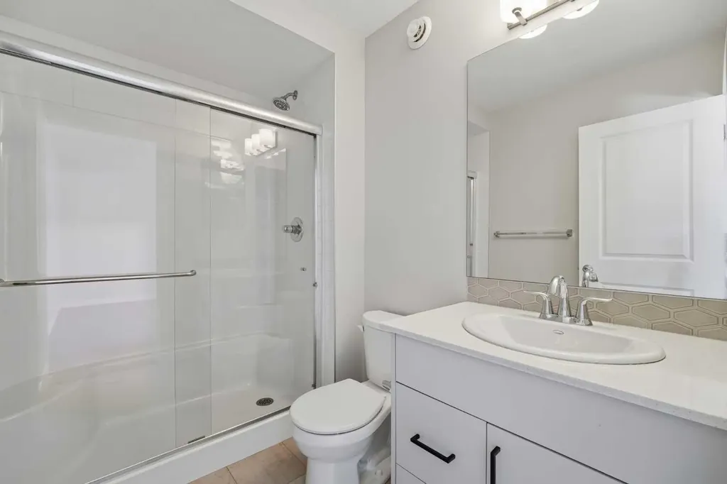 125 Edith Gate NW Calgary AB T3R 1Z2