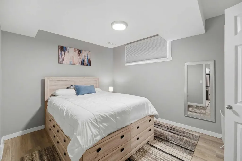 125 Edith Gate NW Calgary AB T3R 1Z2