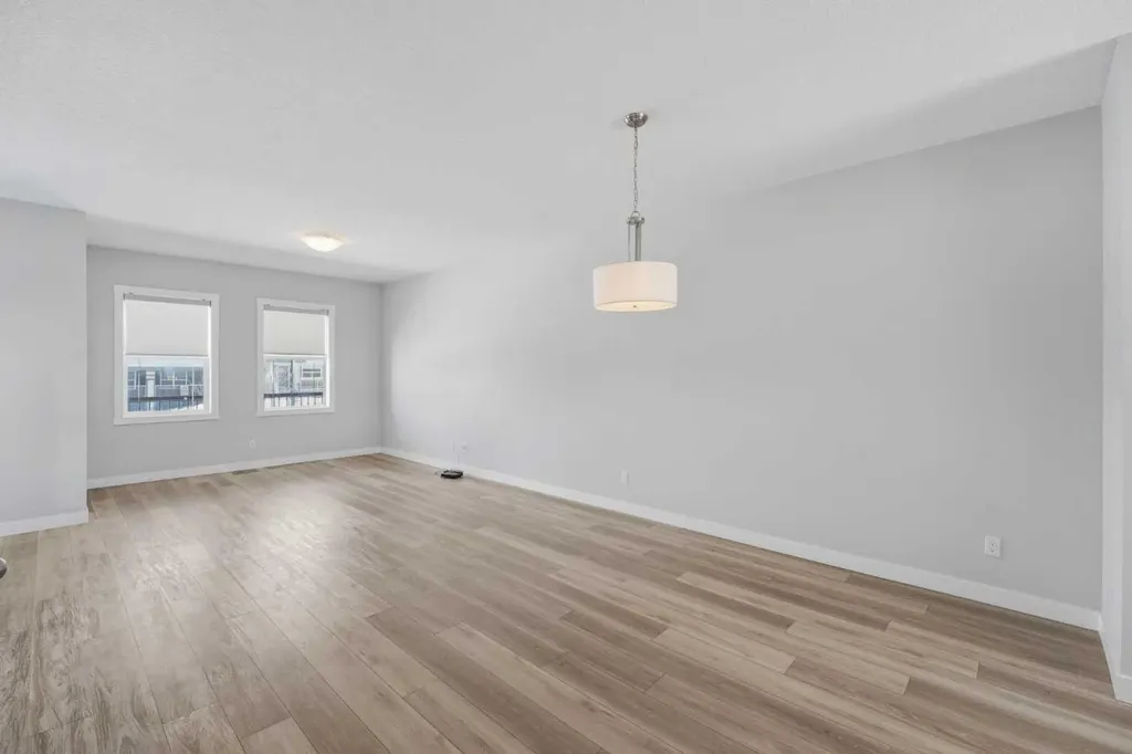 125 Edith Gate NW Calgary AB T3R 1Z2
