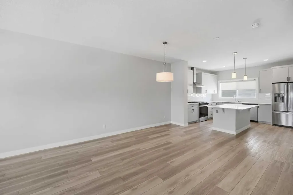 125 Edith Gate NW Calgary AB T3R 1Z2
