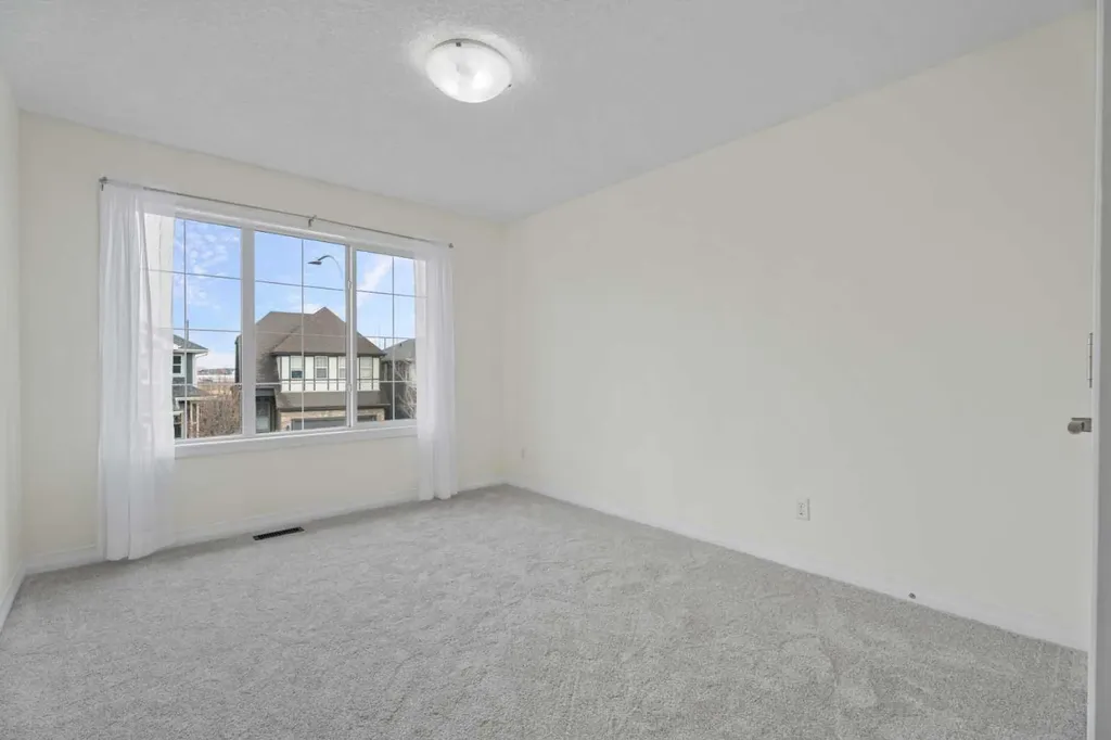 386 Mahogany Terrace SE Calgary AB T3M 0X4