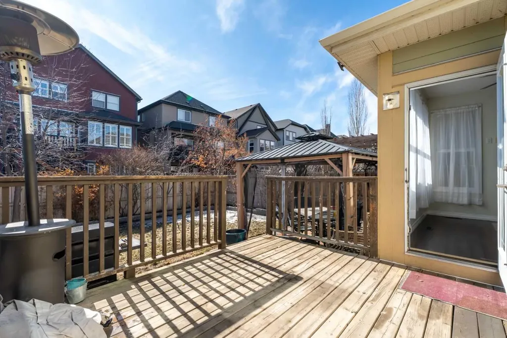 386 Mahogany Terrace SE Calgary AB T3M 0X4