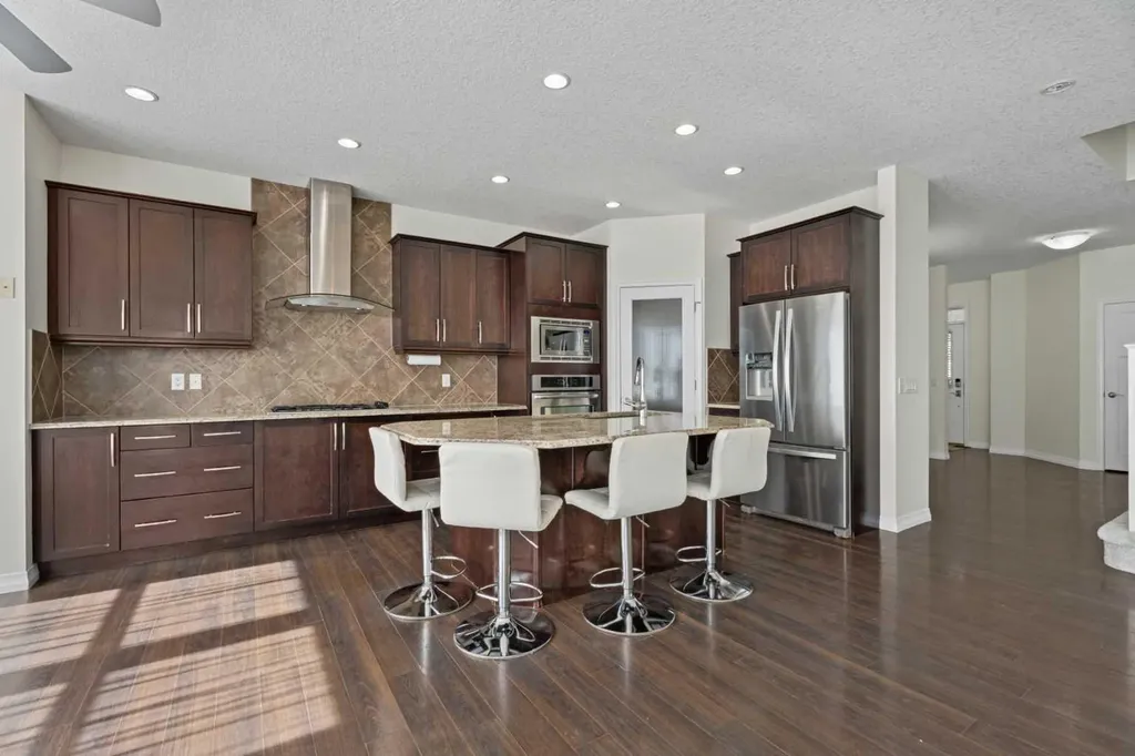 386 Mahogany Terrace SE Calgary AB T3M 0X4