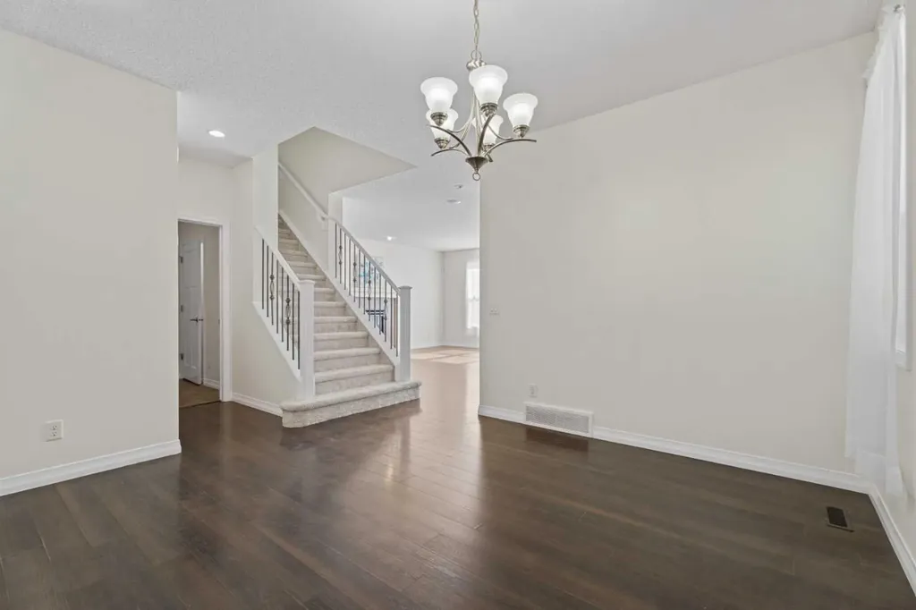 386 Mahogany Terrace SE Calgary AB T3M 0X4