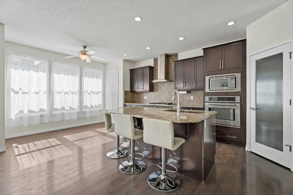 386 Mahogany Terrace SE Calgary AB T3M 0X4