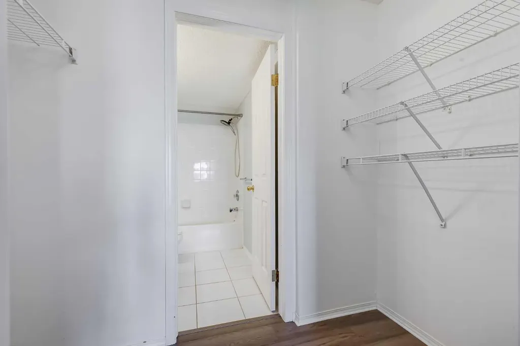 6224 17 Avenue SE Calgary AB T2A 7X8