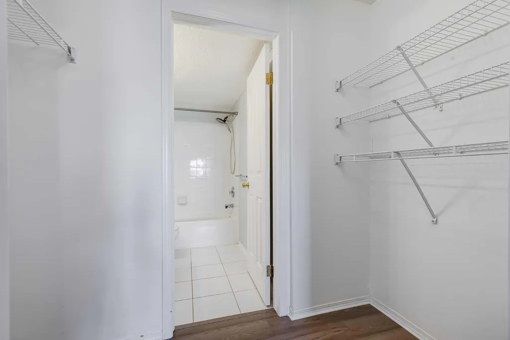 6224 17 Avenue SE Calgary AB T2A 7X8
