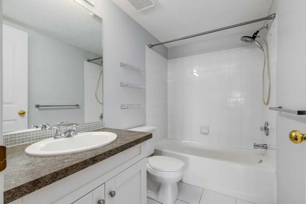 6224 17 Avenue SE Calgary AB T2A 7X8
