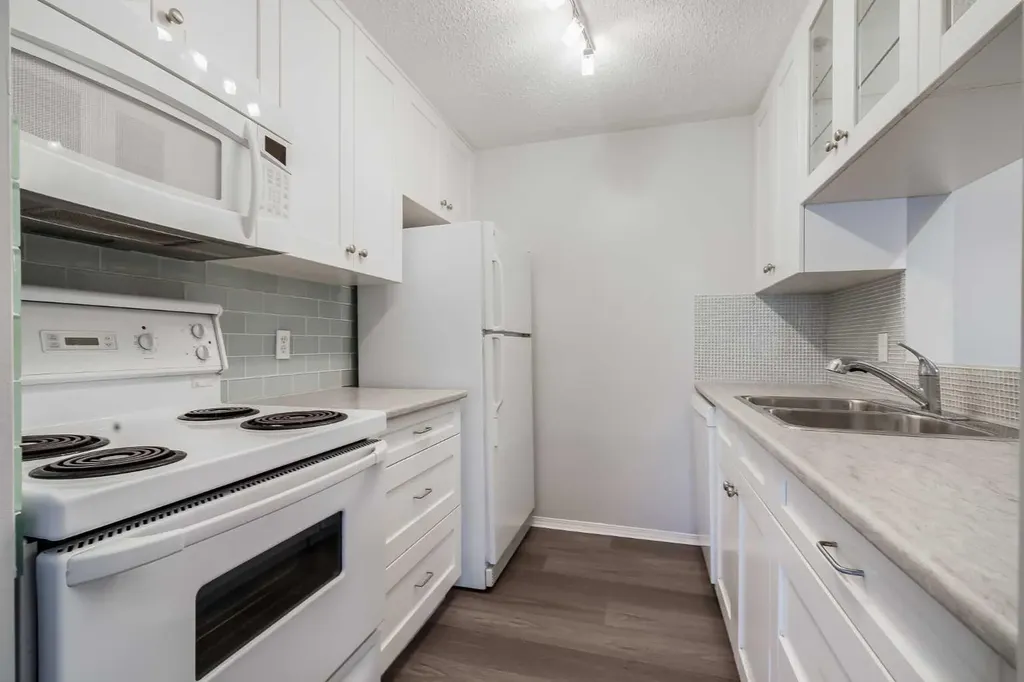 6224 17 Avenue SE Calgary AB T2A 7X8