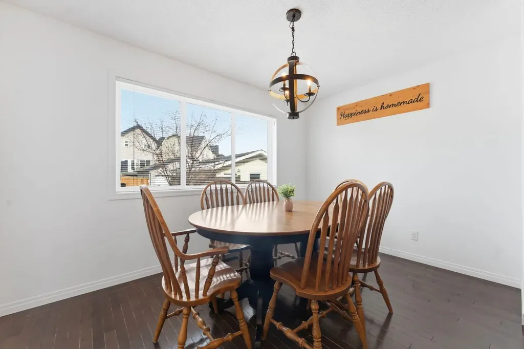 14 Reunion Grove Airdrie AB T4B 0Z7