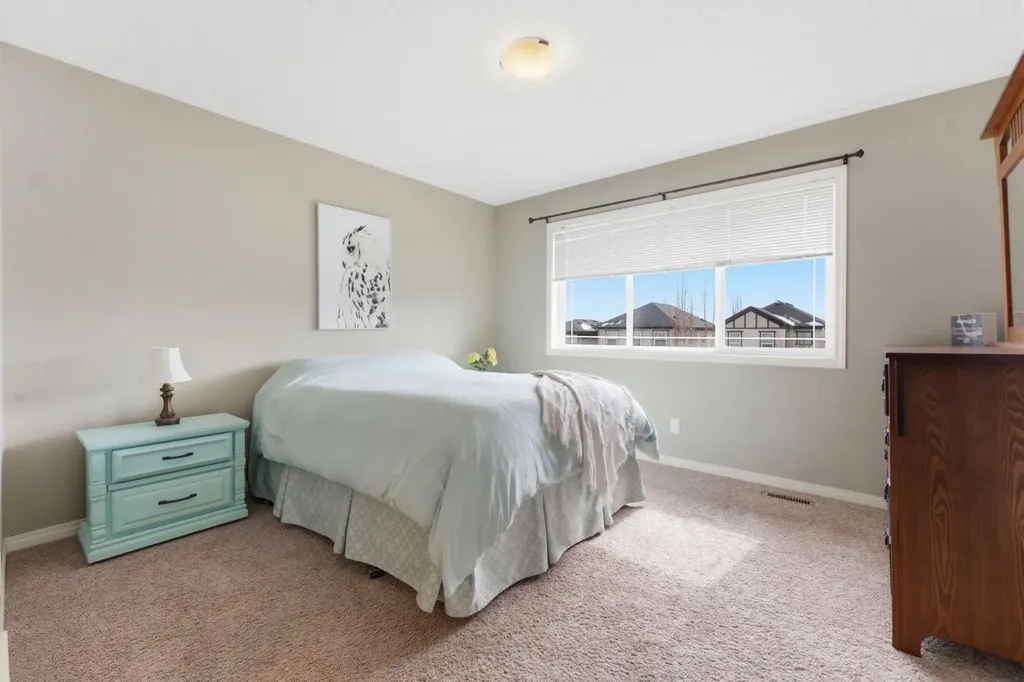 14 Reunion Grove Airdrie AB T4B 0Z7