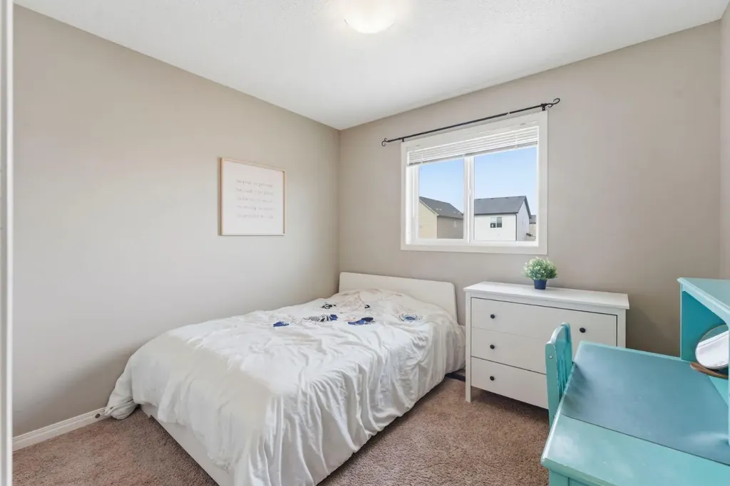 14 Reunion Grove Airdrie AB T4B 0Z7
