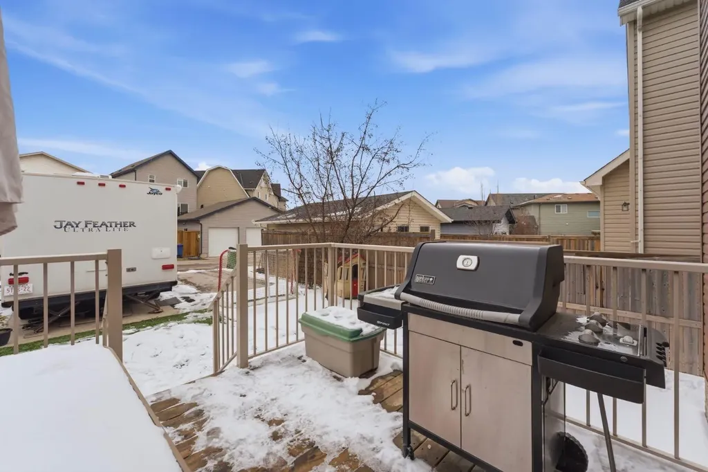 14 Reunion Grove Airdrie AB T4B 0Z7