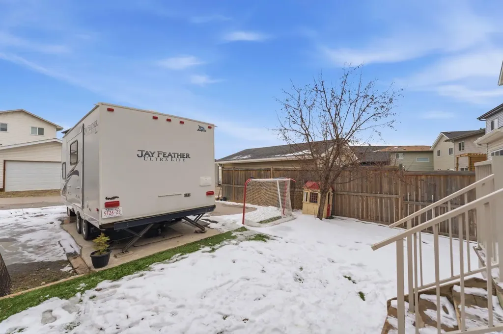 14 Reunion Grove Airdrie AB T4B 0Z7