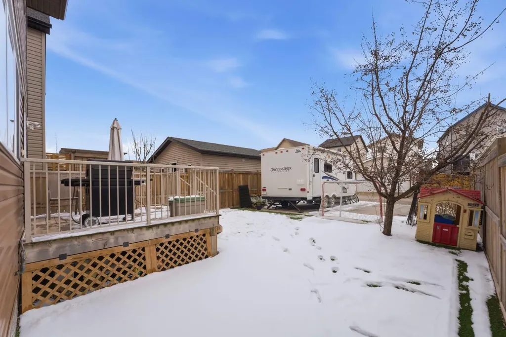 14 Reunion Grove Airdrie AB T4B 0Z7