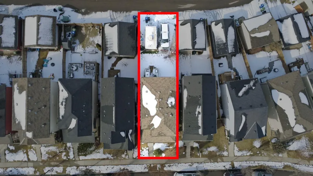 14 Reunion Grove Airdrie AB T4B 0Z7
