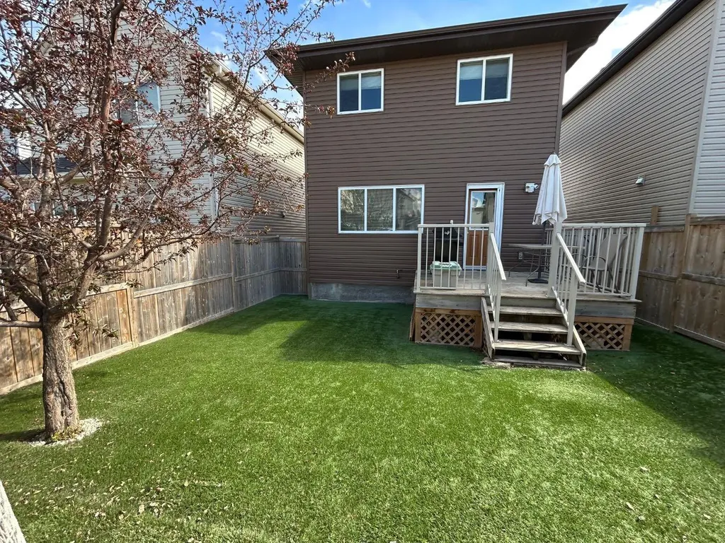 14 Reunion Grove Airdrie AB T4B 0Z7